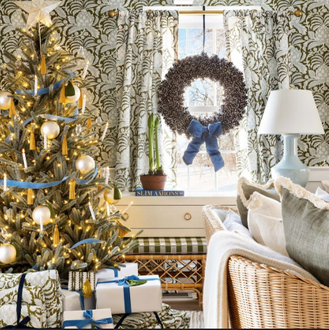Holiday Decorating: How Early is Too Early? Palisades Answers the Controversial Question
